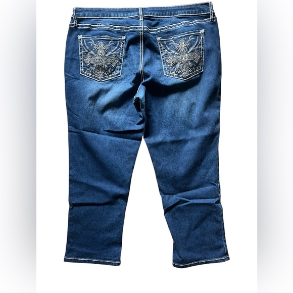 Apt 9 Women’s Denim Capri Jeans | 16 - Picture 2 of 3